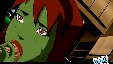 Зеленая девушка Халк отдается в попку раком