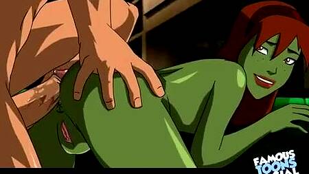 Зеленая девушка Халк отдается в попку раком
