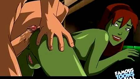 Зеленая девушка Халк отдается в попку раком