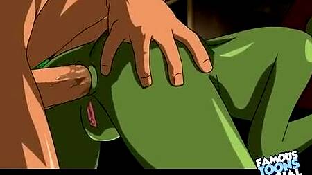 Зеленая девушка Халк отдается в попку раком