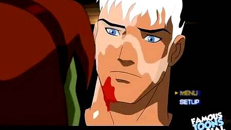 Зеленая девушка Халк отдается в попку раком