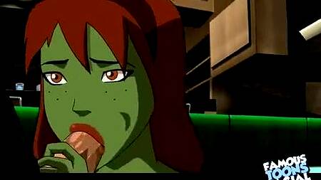 Зеленая девушка Халк отдается в попку раком