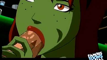 Зеленая девушка Халк отдается в попку раком