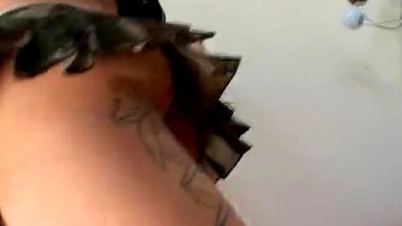 Раздолбал жопу юной гангстерше