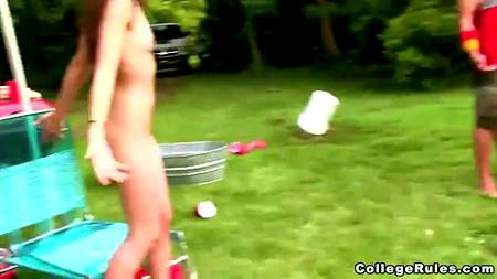 Публичный отсос на вечеринке