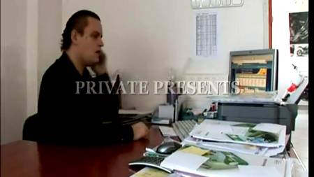 Слесаря натянули клиентку в обе дырки