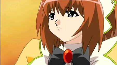 Хозяин дома развлекается с миленькими горничными