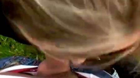 Грудастой девке понравился анал на природе