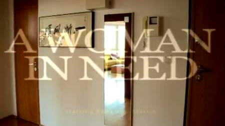 Малышка забавляется с другом своего бывшего