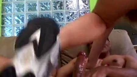 С горячей девкой хорошо в постели