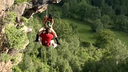 Экстремалы трахаются на квадроцикле и по-альпинистски
