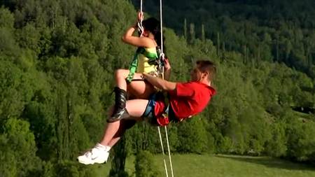 Экстремалы трахаются на квадроцикле и по-альпинистски