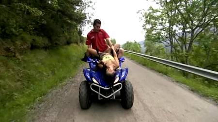 Экстремалы трахаются на квадроцикле и по-альпинистски