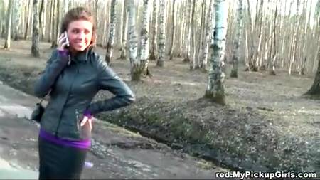 Пикаперы прут девку в парке