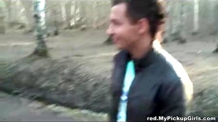 Пикаперы прут девку в парке