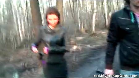 Пикаперы прут девку в парке