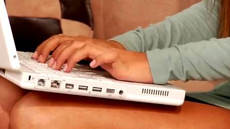 Сначала трахнул вибратором, а потом членом