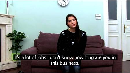 Юная нимфа кончила прямо на кастинге