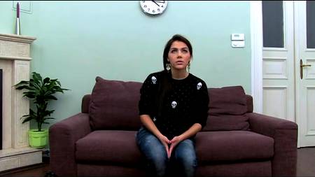 Юная нимфа кончила прямо на кастинге