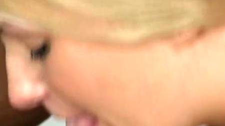 Негр накончал белой девочке в глаз