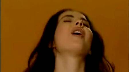 Телка завистливо смотрит пока подруга ебется с негром в жопу