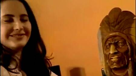 Телка завистливо смотрит пока подруга ебется с негром в жопу