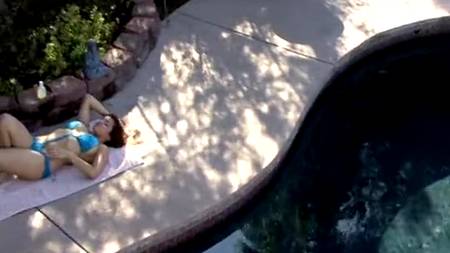 Негру повезло испробовать в попку красивую девочку