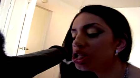 Негру удалось довести партнершу до экстаза