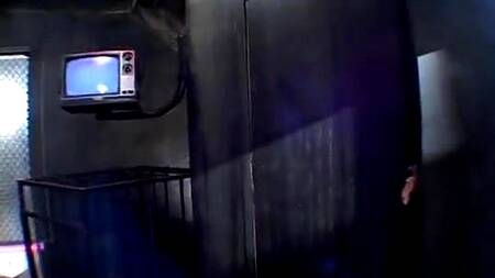 Секс рабыня приходит сюда ради двойного проникновения