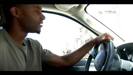 Черномазый жеребец трахает зрелую доярку