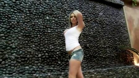 Грудастая фея глубоко сосет и изумительно дает