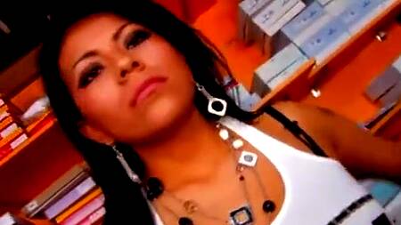 Девке захотелось анала посреди рабочего дня