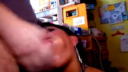 Девке захотелось анала посреди рабочего дня