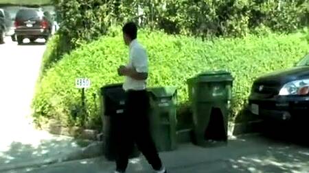 Две веселые студентки захотели посмотреть на хуй ботаника