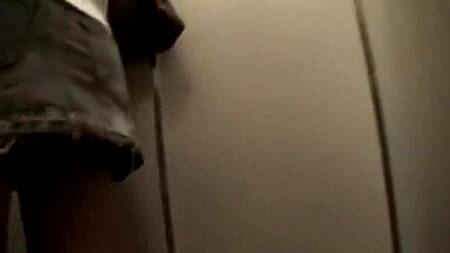 Отвел милую азиатку в ресторан и трахнул её