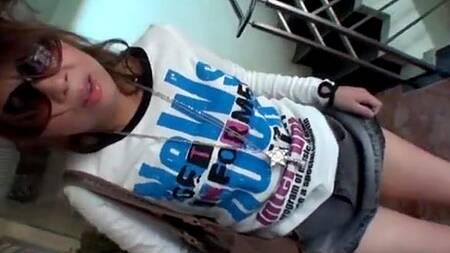 Отвел милую азиатку в ресторан и трахнул её