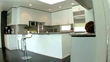 Грудастой брюнетке нравится, когда член долбит попу