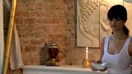 Малышка Рита зарабатывает эротическим массажем