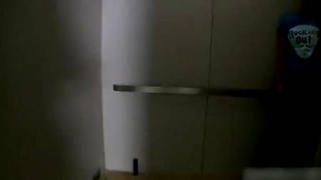 Молодая блондиночка показывает класс