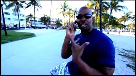 Как эта малышка работает своей попой!