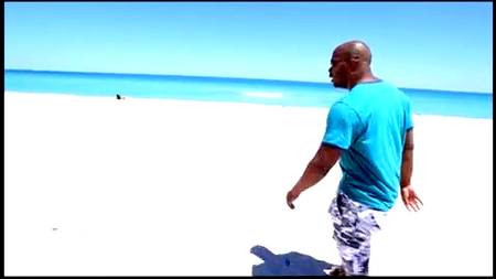 Как эта малышка работает своей попой!