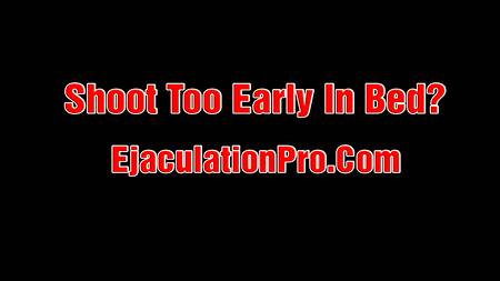 Толстушка смотрит, как мужик долбит другую