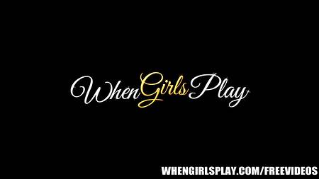 Телки показали по вебке лесби-шоу