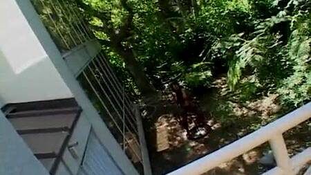 Покорная рабыня в клетке делает минет через прутья