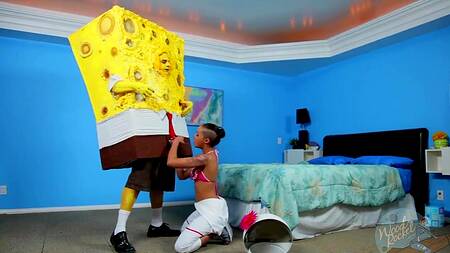 Озорная Сэнди смачно отсасывает хуй Губки Боба