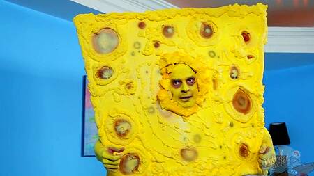 Озорная Сэнди смачно отсасывает хуй Губки Боба