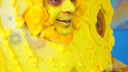 Озорная Сэнди смачно отсасывает хуй Губки Боба