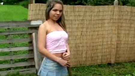 Милая девушка на даче ебется с другом дедушки