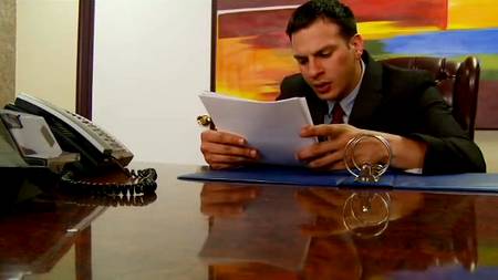 Секретарша любит давать в попку