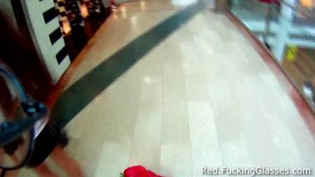 Сочный перепих в общественном сортире